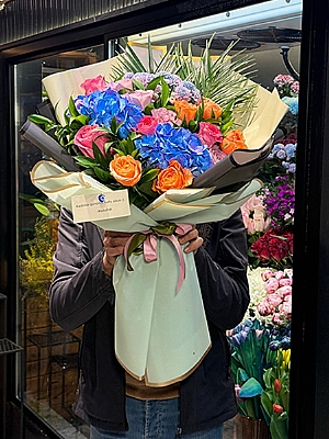 Mavi Truncu ieklerden Buket